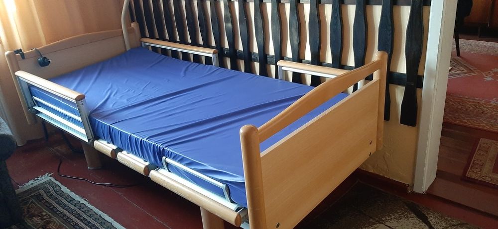 Łóżko rehabilitacyjne z materacem