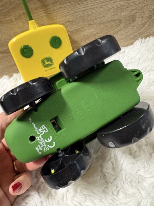John Deere traktor na pilota