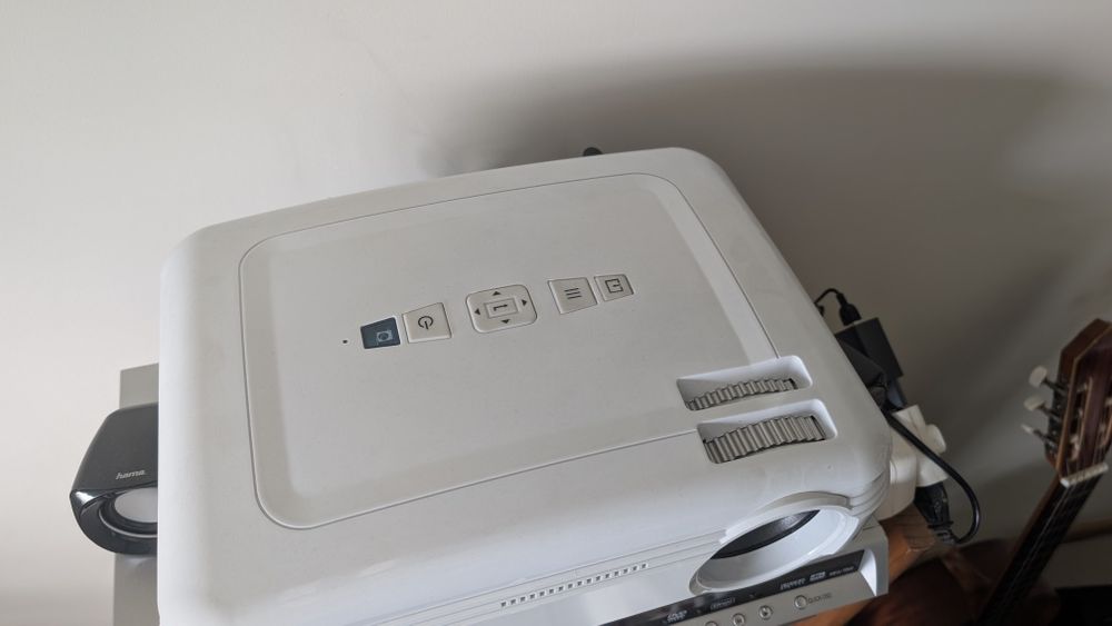 Projetor LED Alfawise X3200 (Branco) – 3200 Lumens / HD (Suporta 4K) – Excelente Conetividade