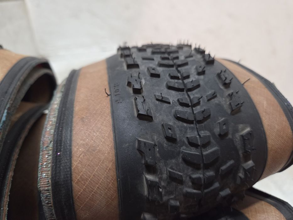 Opony Bontrager Sainte-Anne RSL 29x2.4