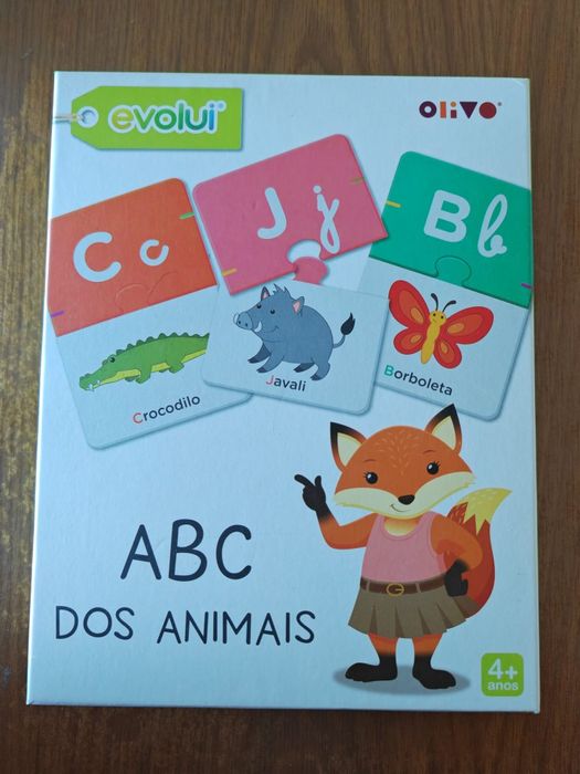 Vendo diversos jogos criança