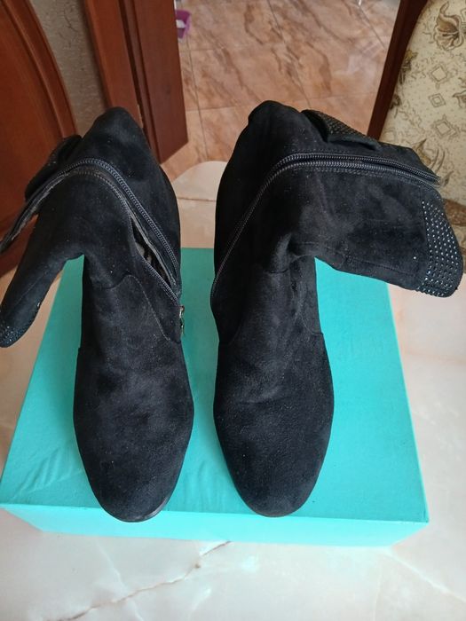 Сапоги   женские  укороченные
