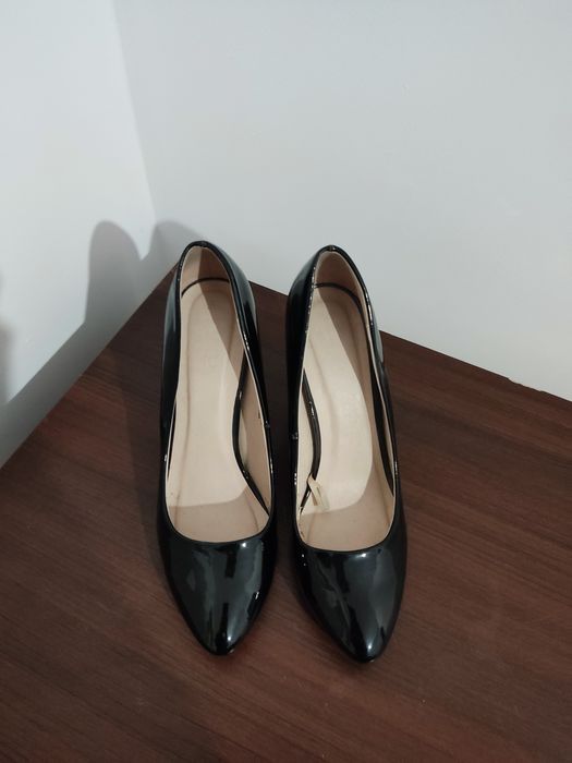 Buty na obcasie Mohito