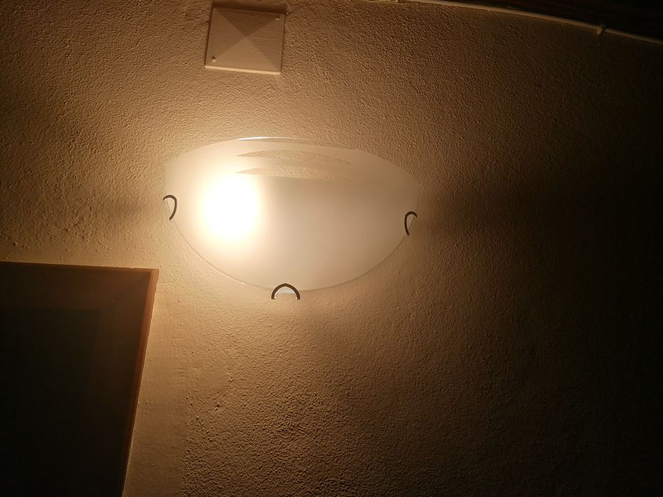 Candeeiro de parede semi-novo