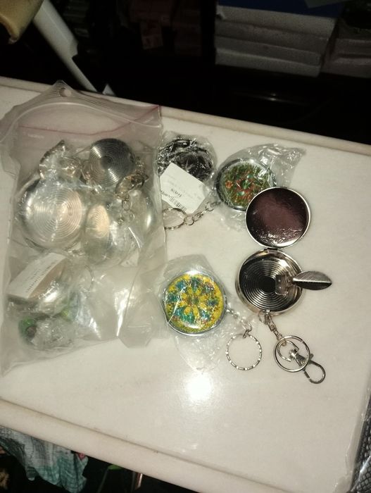 cinzeiros de bolso metálicos