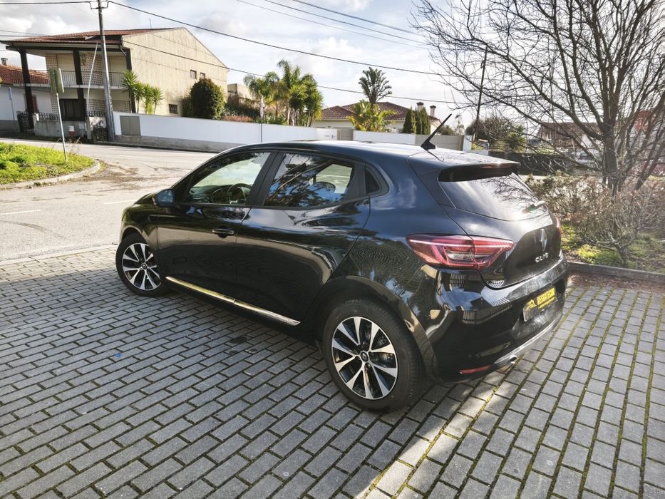 Renault Clio V salvado