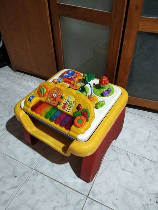 Mesa  de actividades Chicco