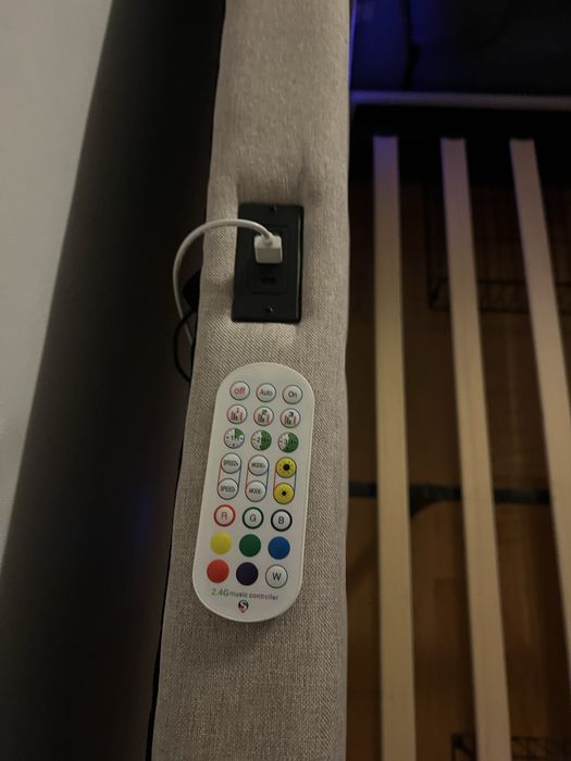 Cama de casal estofada com led  - novo
