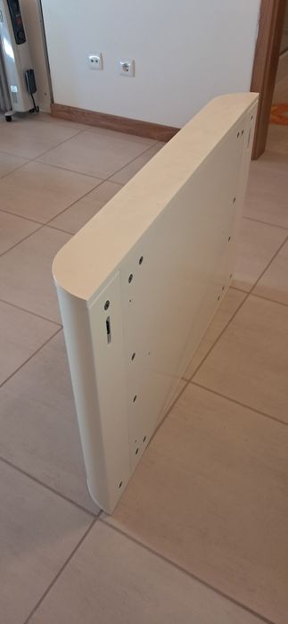 Secretária e prateleira