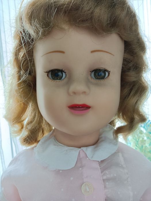 Boneca francesa da marca Raynal
