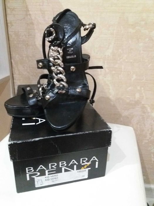 Босоножки натуральная кожа размер 38, Италия.