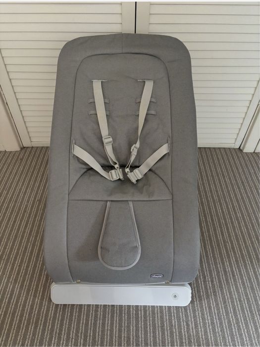 Шезлонг качалка chicco