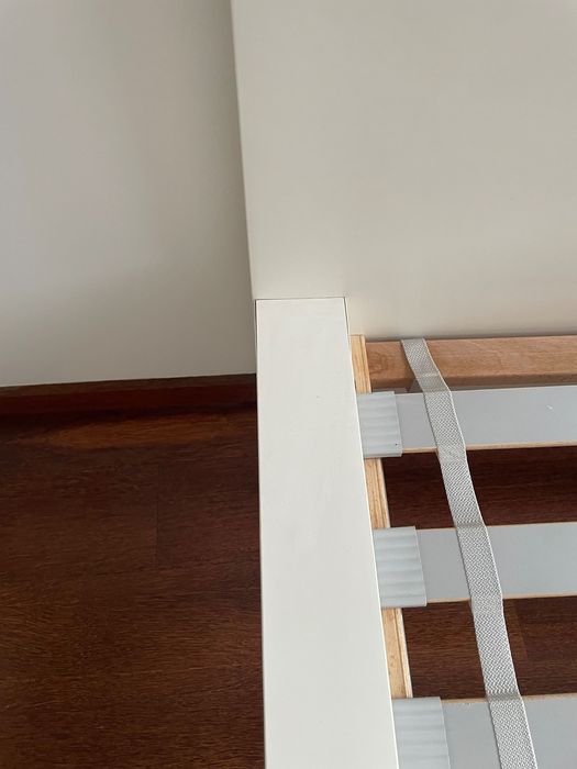 Cama Malm 140x200+ estrados+ colchão ortopédico