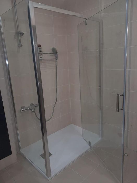 Canalizador / Instalação de base de duche