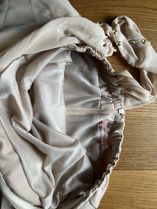 Piękna beżowa sukienka wieczorowa z brylancikami S