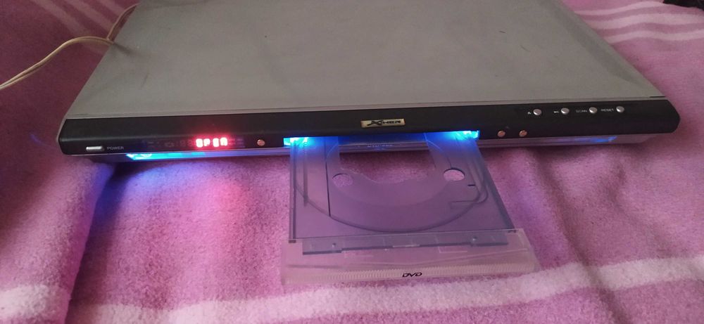 ДВА DVD player двд плеера за одну цену видеопрогравачi bbk dv412si и какой то змей))