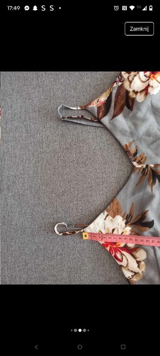 Szary elegancki kombinezon w kwiaty na ramiączkach