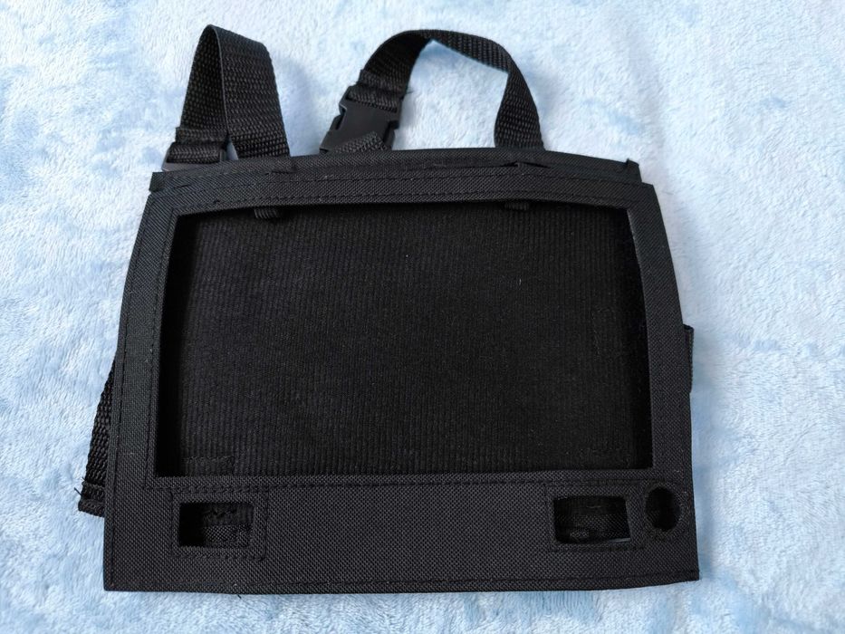 Чехол для планшета на спинку кресла автомобиля