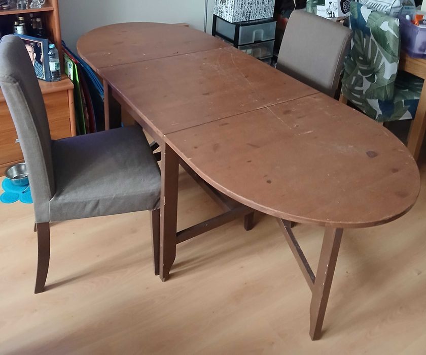 Mesa extensível e cadeiras