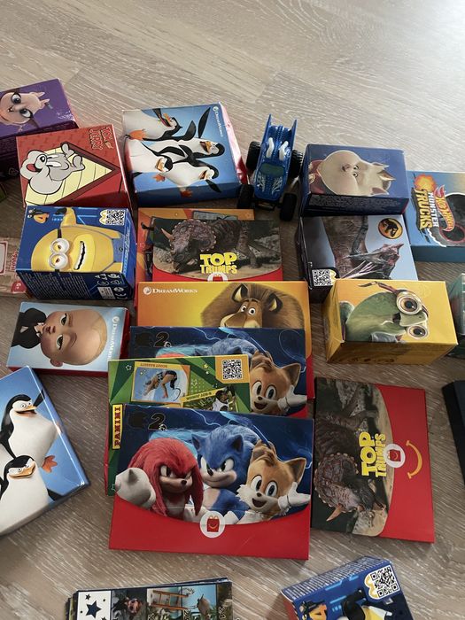 Величезний ящик іграшок, частина нових. Все, що на фото.