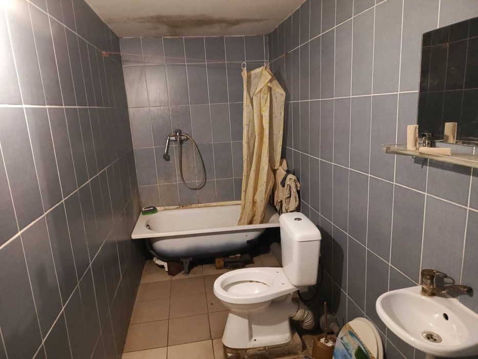 Продаю 5 комнатную квартиру в центре пгт Таирово.