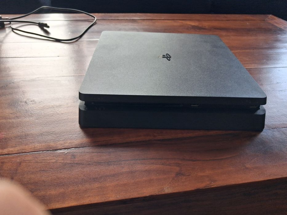 Ps4 slim Sony em bom estado