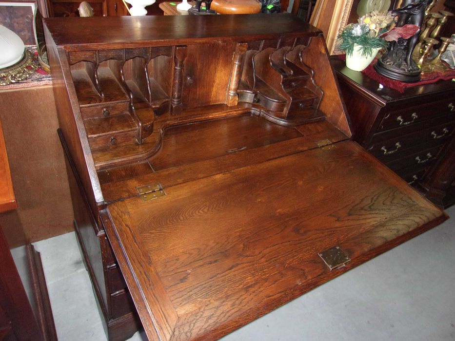 Sekretarzyk dębowy.Bardzo masywny lity dąb 100 %.