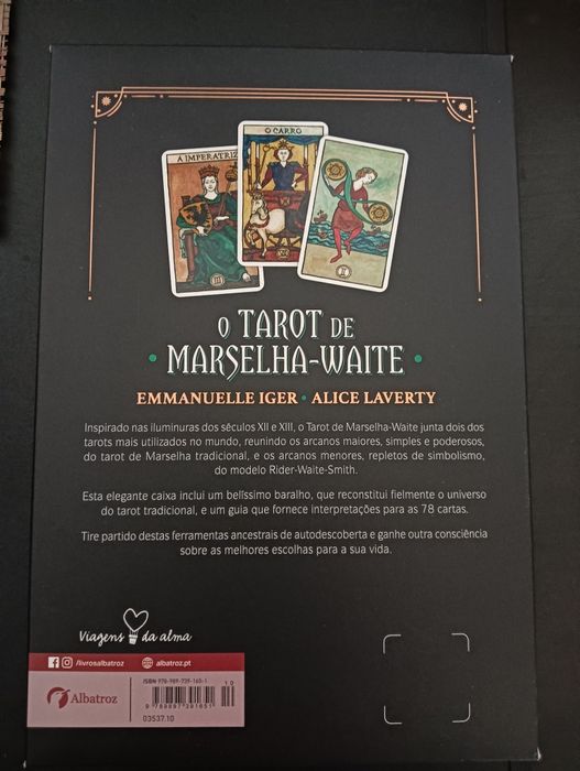 Vendo livros de Tarot dois com cartas novos .