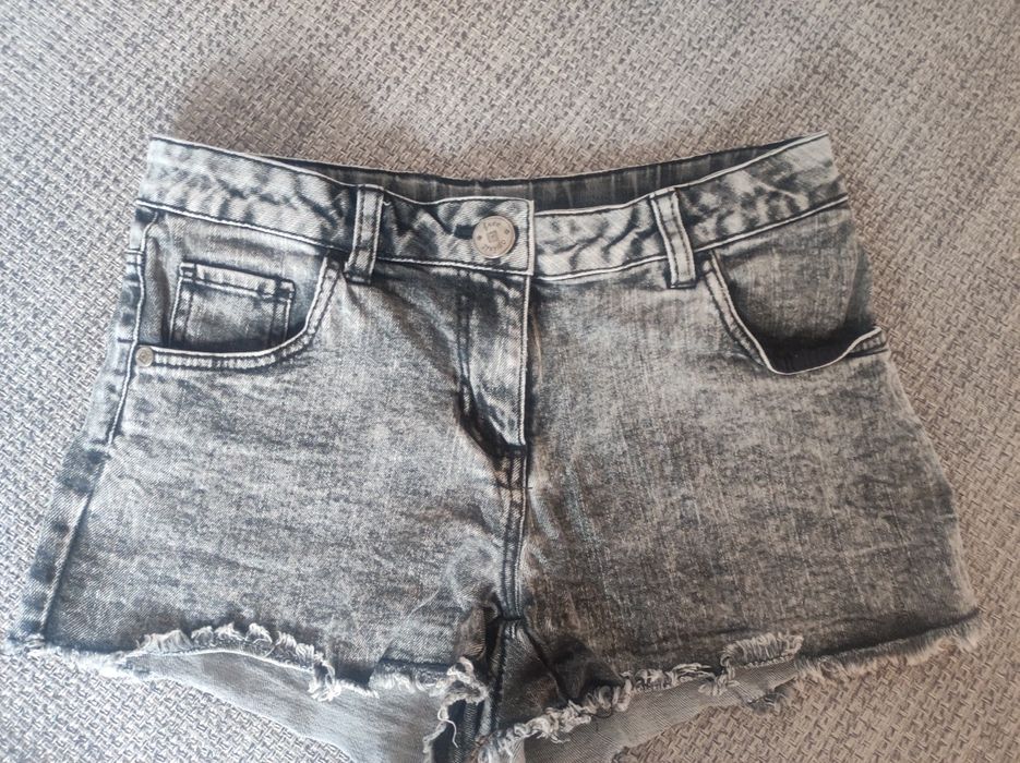 Jeansowe spodenki 146