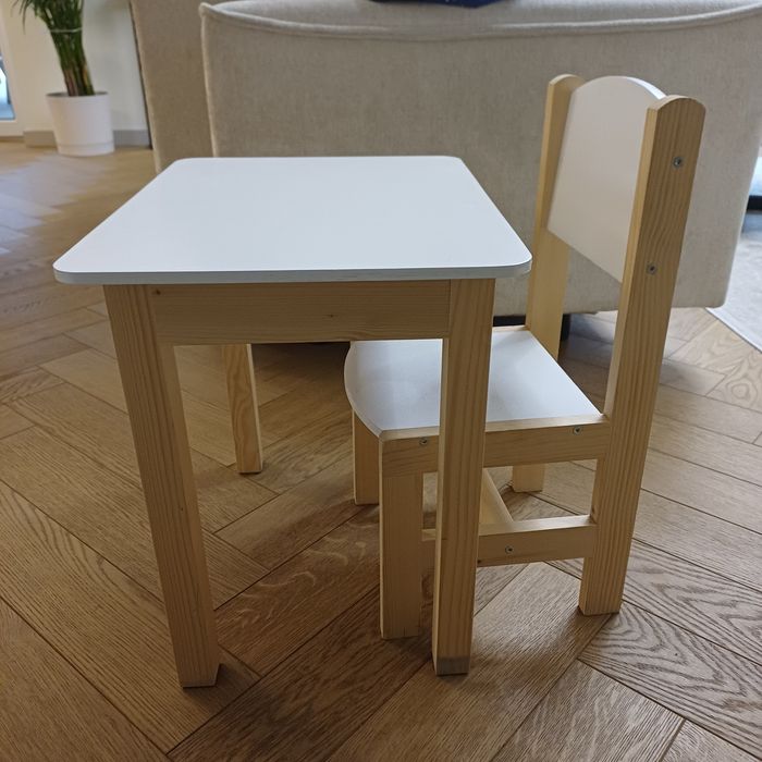 Stoliczek dziecięcy z krzesełkiem