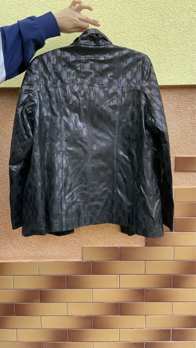 Куртка жіноча