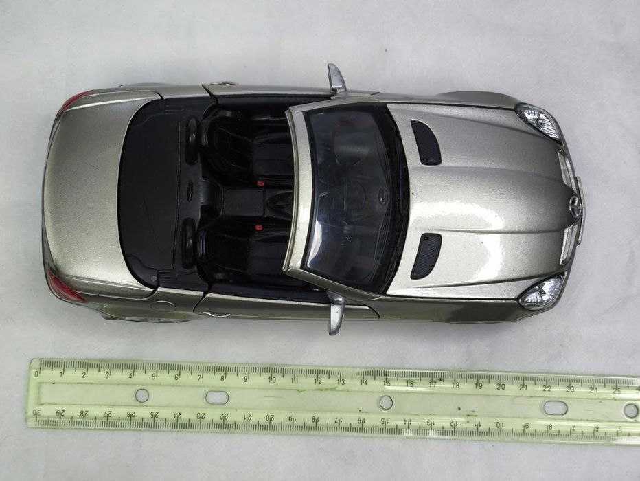 Модель Mercedes-Benz SLK 1/18 Maisto Thailand