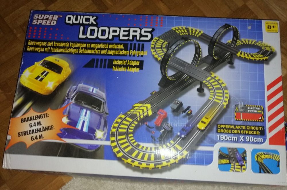 Pista de carros com arcos .