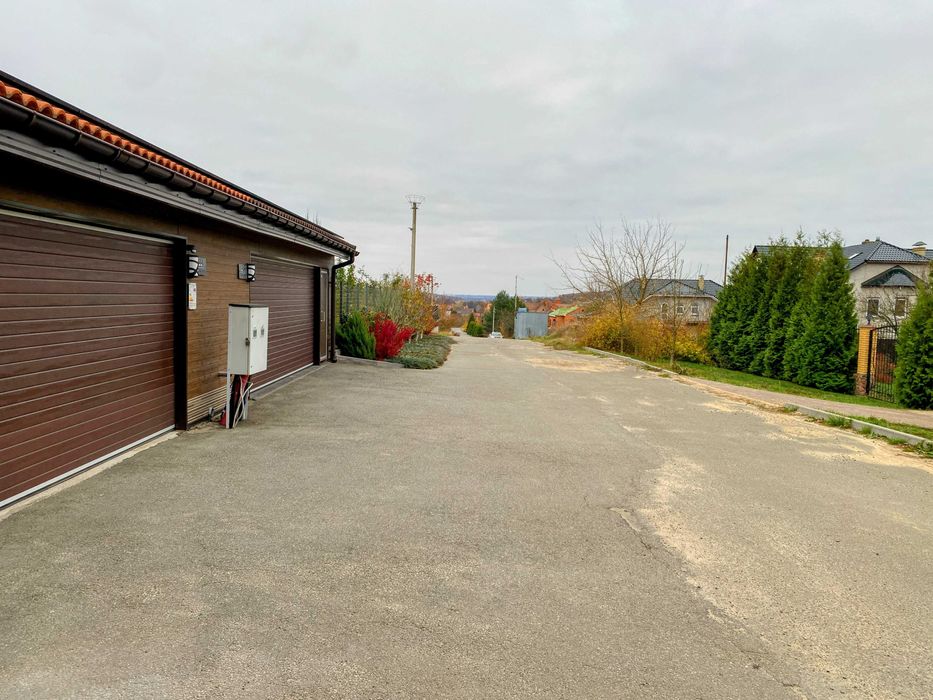 Продаж унікальної ділянки 9 сот з Соснами та видом на Заповідний ліс.