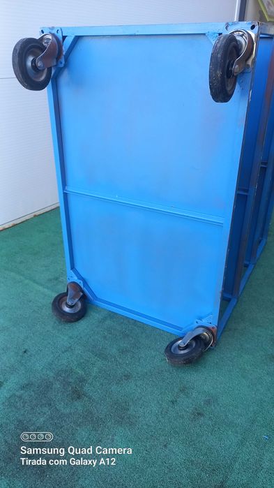 Carro arrumação com rodas