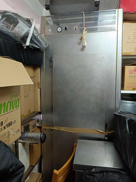 Excedente de equipamentos e utensílios de restauração