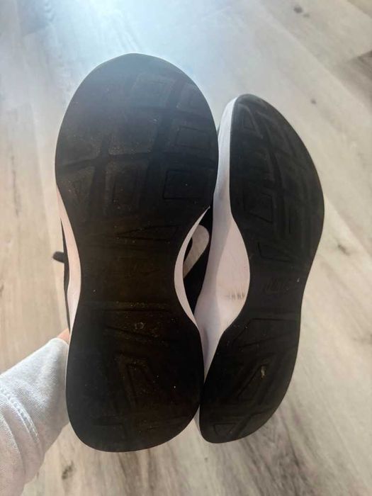 ténis pretos nike quase novos 36