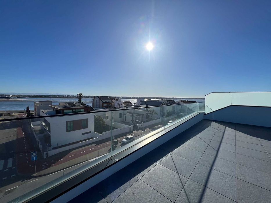 O próprio vende na Costa Nova  Apart. T3+1 duplex c/ vista  Mar e Ria