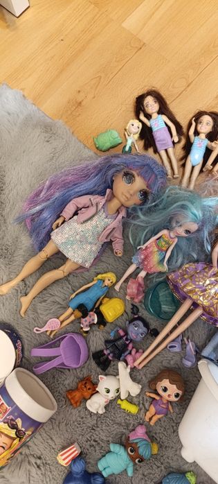 Zestaw lalek Barbie i inne