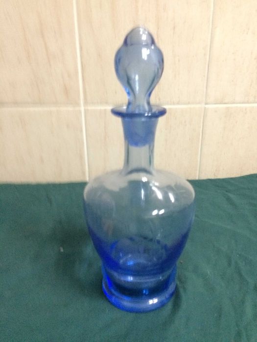 Garrafa Antiga em Vidro Colorido Soprado e Trabalhado