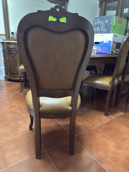Conjunto 8 cadeiras em madeira entalhada a mao