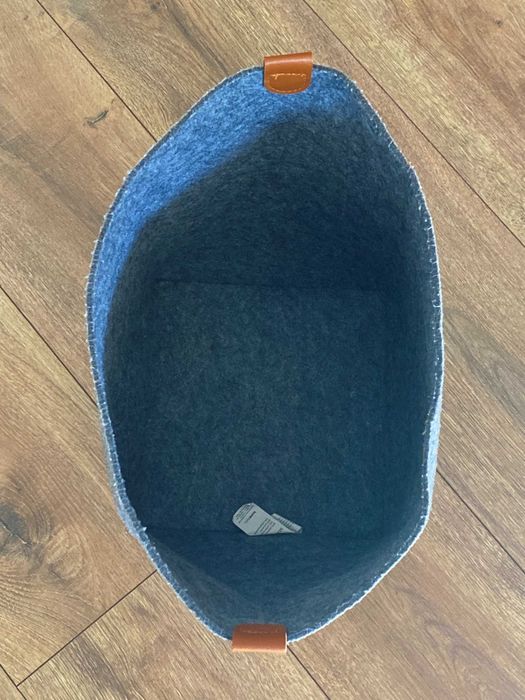 Pojemnik kosz filcowy marki Home&You wymiary ok 20x20x30 cm stan bdb