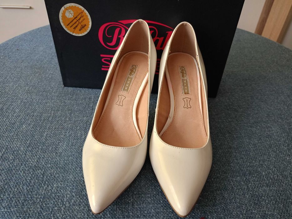 BUFFALO SHOES Szpilki białe roz 39 25cm Skóra Nowe Okazja