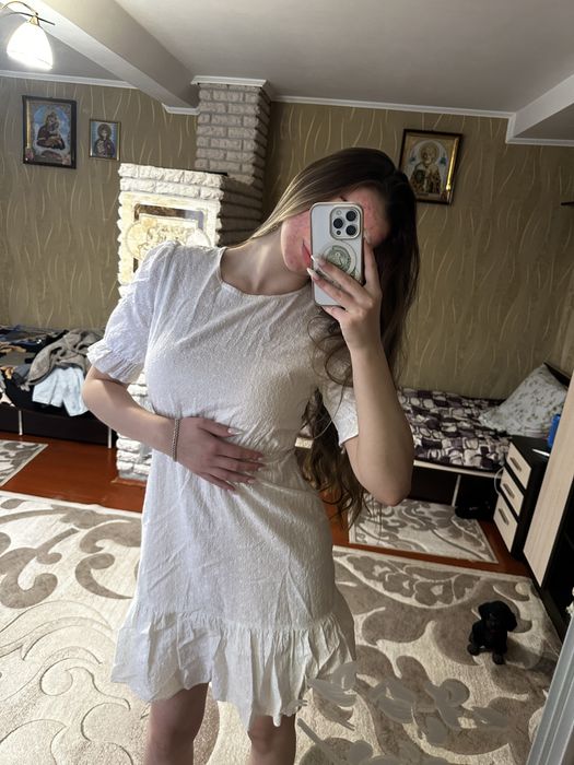 Біла легка сукня