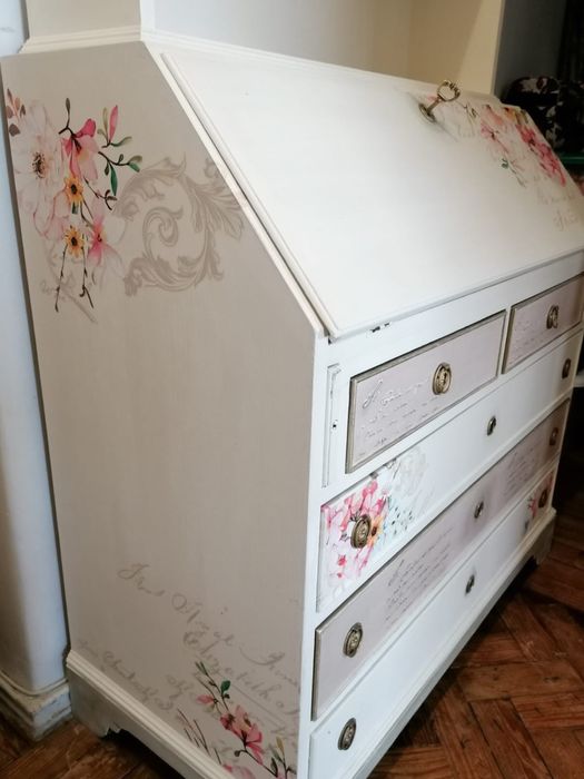 Móvel escrivaninha renovado com tecnica transfers