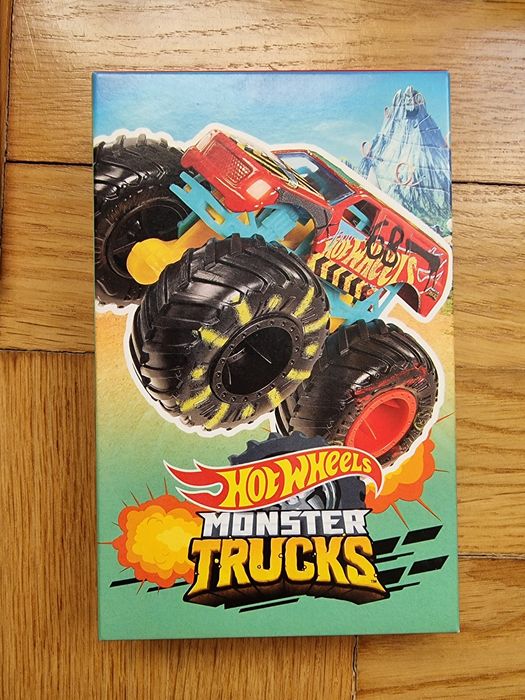 Машинка та скейти Hot Wheels з Макдональдс