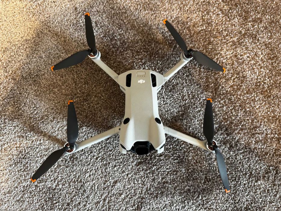 Mini Drone DJI Mini 4 Pro Fly More Combo (4K - Autonomia: Até 34min)