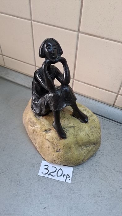 Статуетка ручноі роботи лита