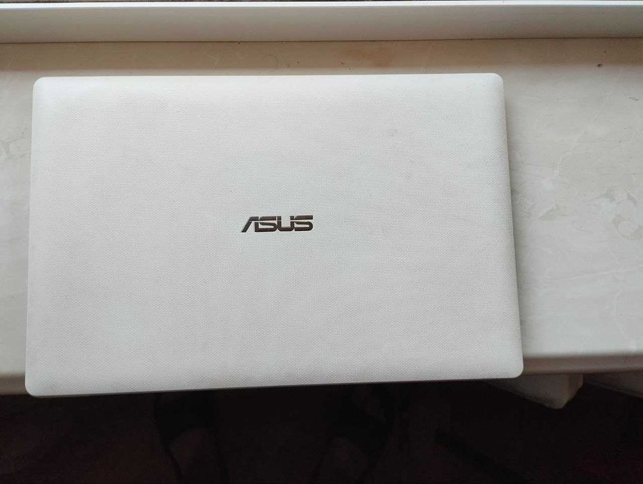 ASUS X201E (X201E-KX002D) White + Зарядка + Нюанс