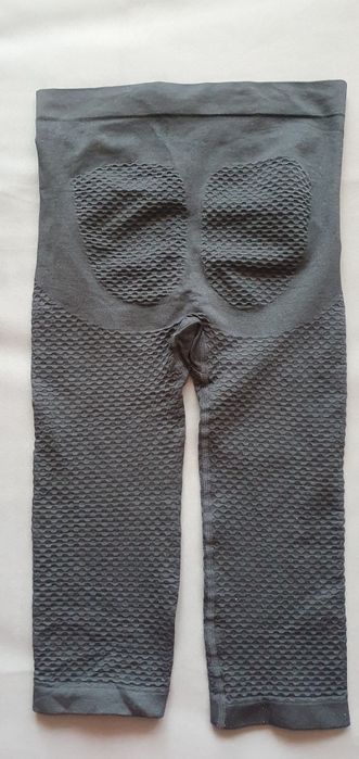 Krótkie, czarne legginsy S/M